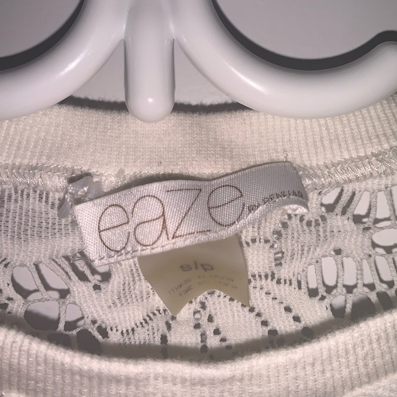 Long sleeve sheer floral top - Picture 3 of 4